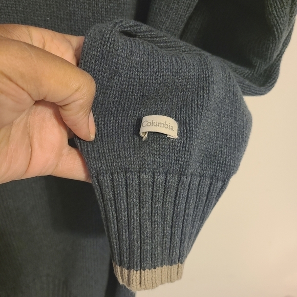 Columbia | Men's Cozy Gray V-Neck Knit and Ribbed Sweater (Size Large) - Picture 8 of 13